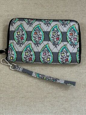 NWT Vera Bradley RFID Wristlet Wallet, Paisley Stripes